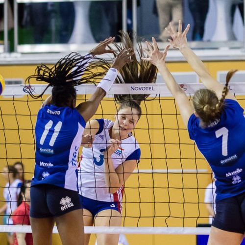 volleyball women on net action